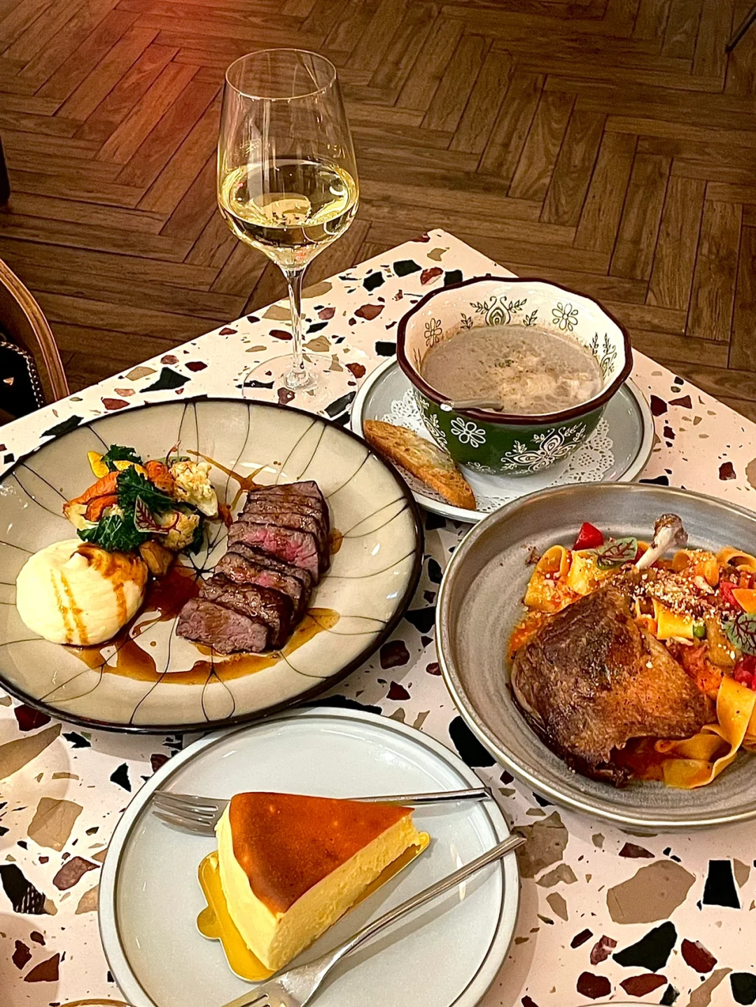 意大利面与鸭肉的独特调味
