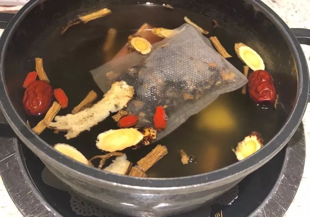 如何利用冷藏技术制作火锅汤底