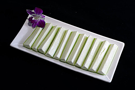 将素食主义融入火锅的创意菜品