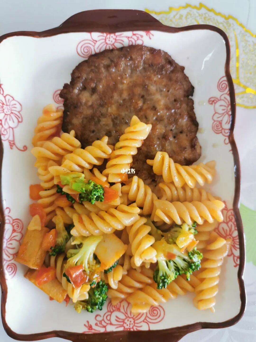如何用意大利面和蛋实现低卡路里饮食