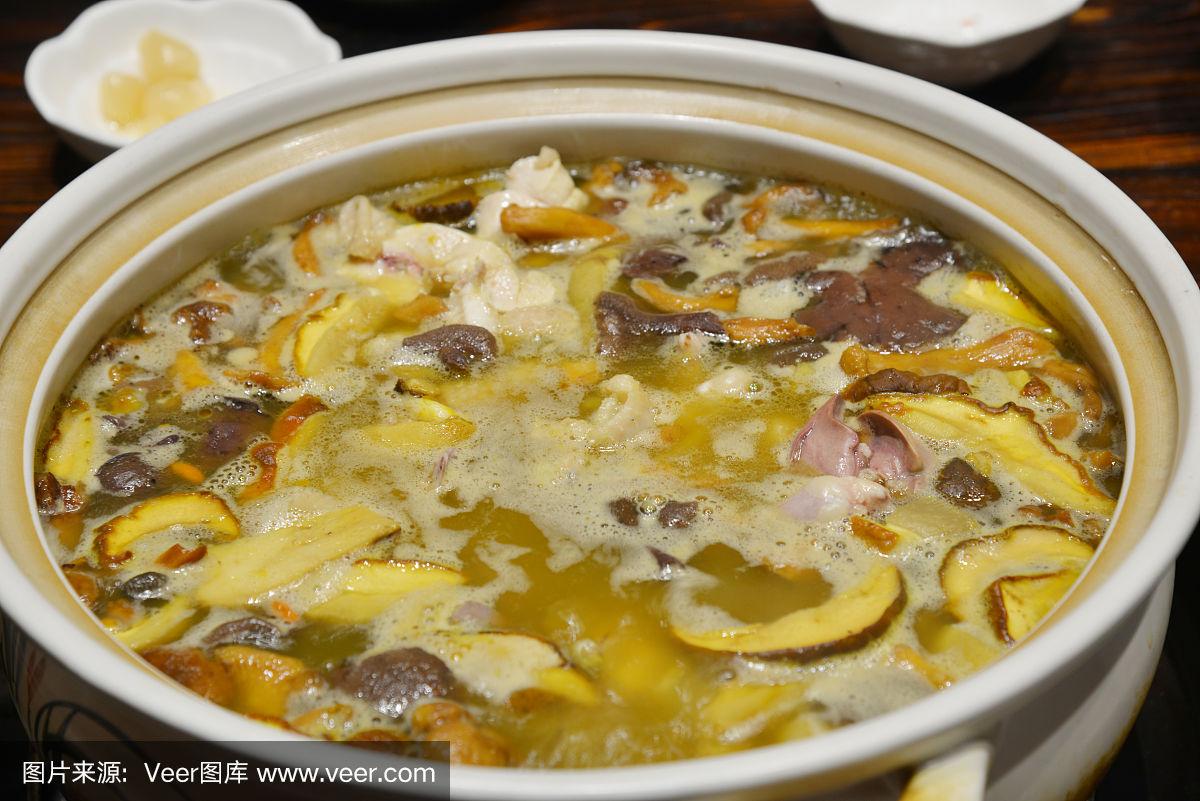 如何制作菌菇火锅汤底