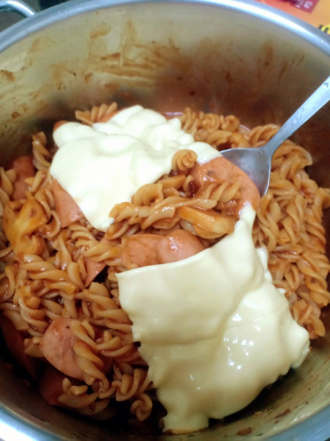 意大利面与奶酪的完美结合：如何制作奶酪意面冷菜